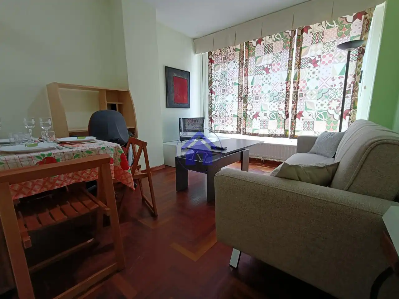 Sala de estar de Piso de alquiler en Vigo  con Calefacción, Parquet y Amueblado