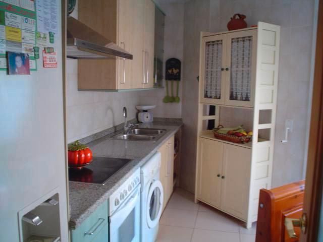 Kitchen of Flat for sale in Manresa  with Air Conditioner, Heating and Oven