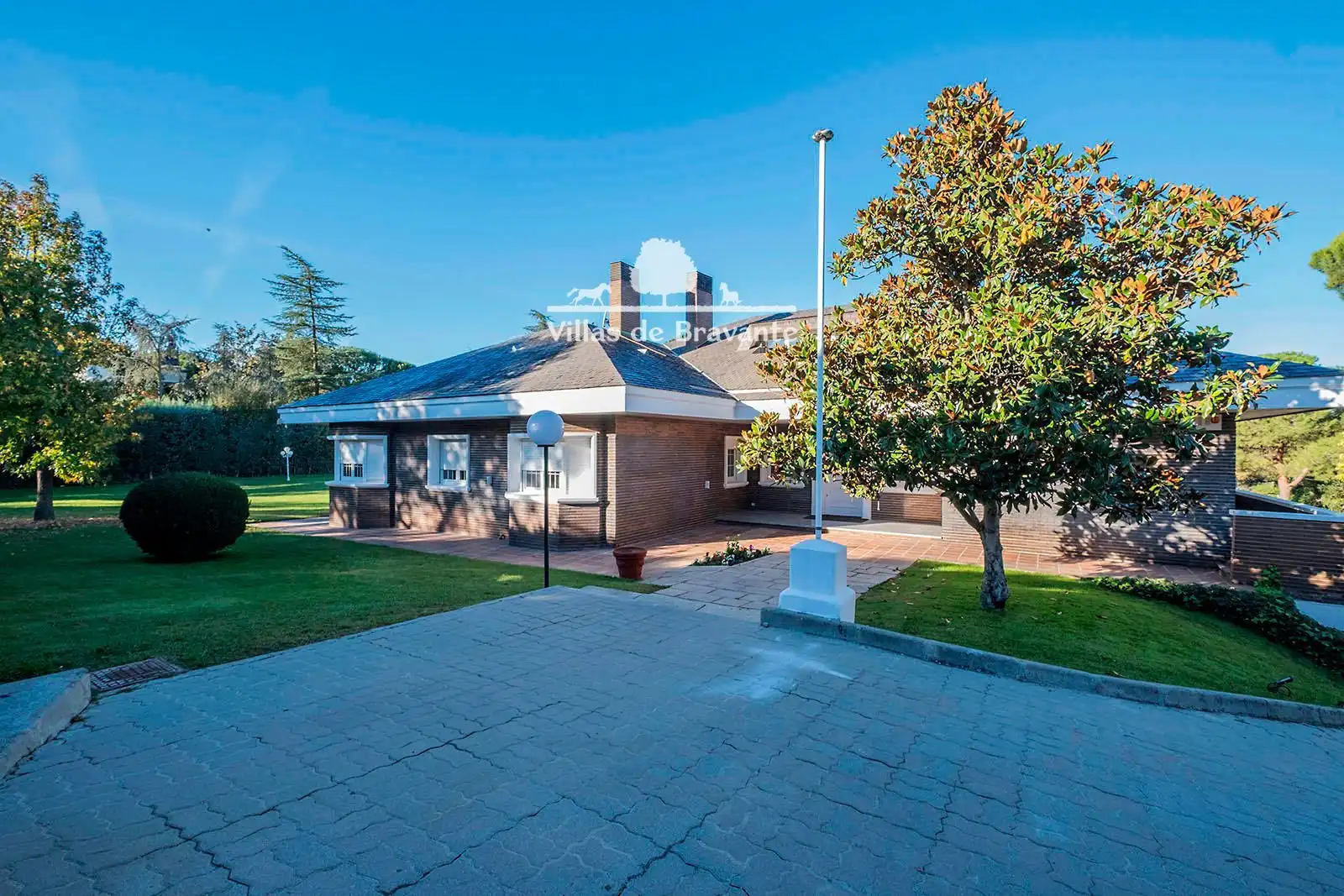Vista exterior de Casa o xalet en venda en Pozuelo de Alarcón amb Aire condicionat, Calefacció i Parquet