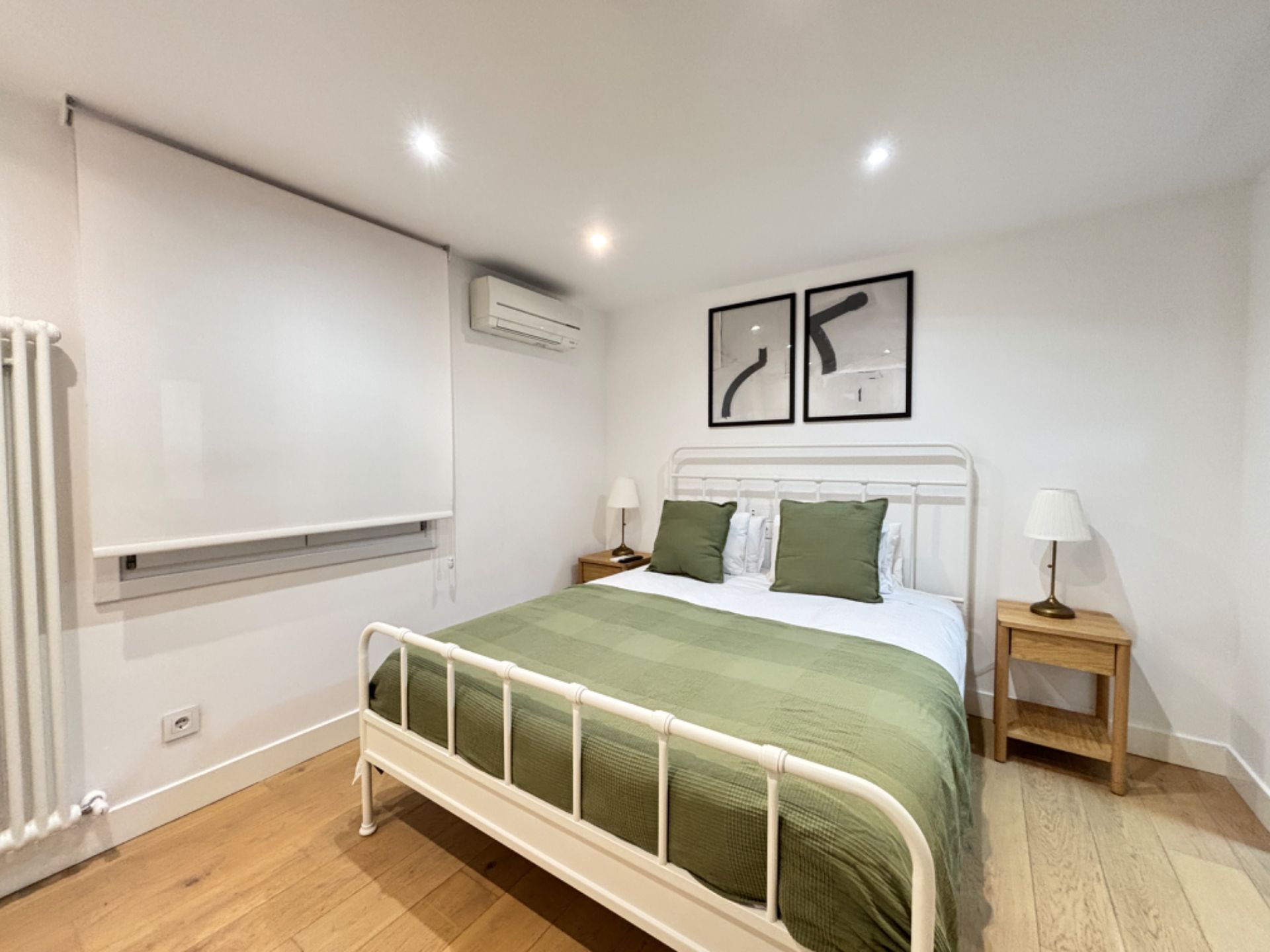 Dormitori de Pis de lloguer en  Madrid Capital amb Aire condicionat, Calefacció i Moblat