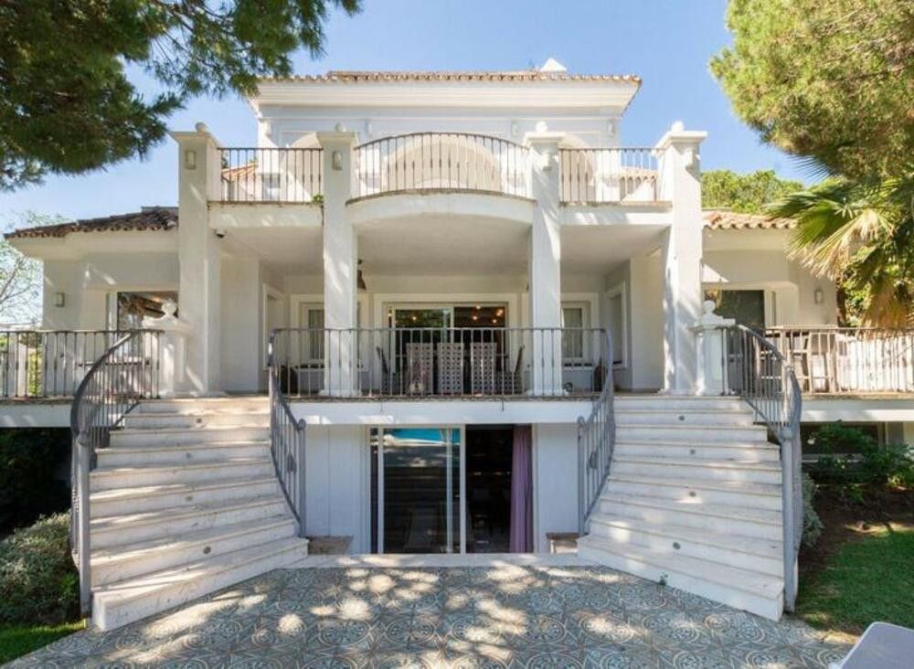 Vista exterior de Casa o xalet de lloguer en Marbella amb Aire condicionat, Jardí privat i Terrassa