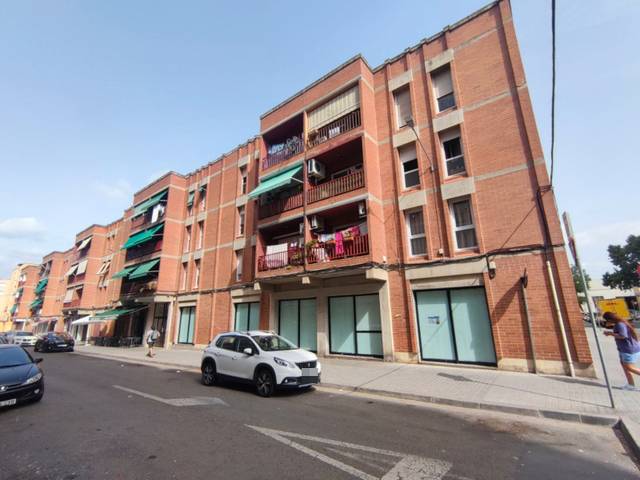 Local comercial en Alquiler en C/ Aribau en Campoamor