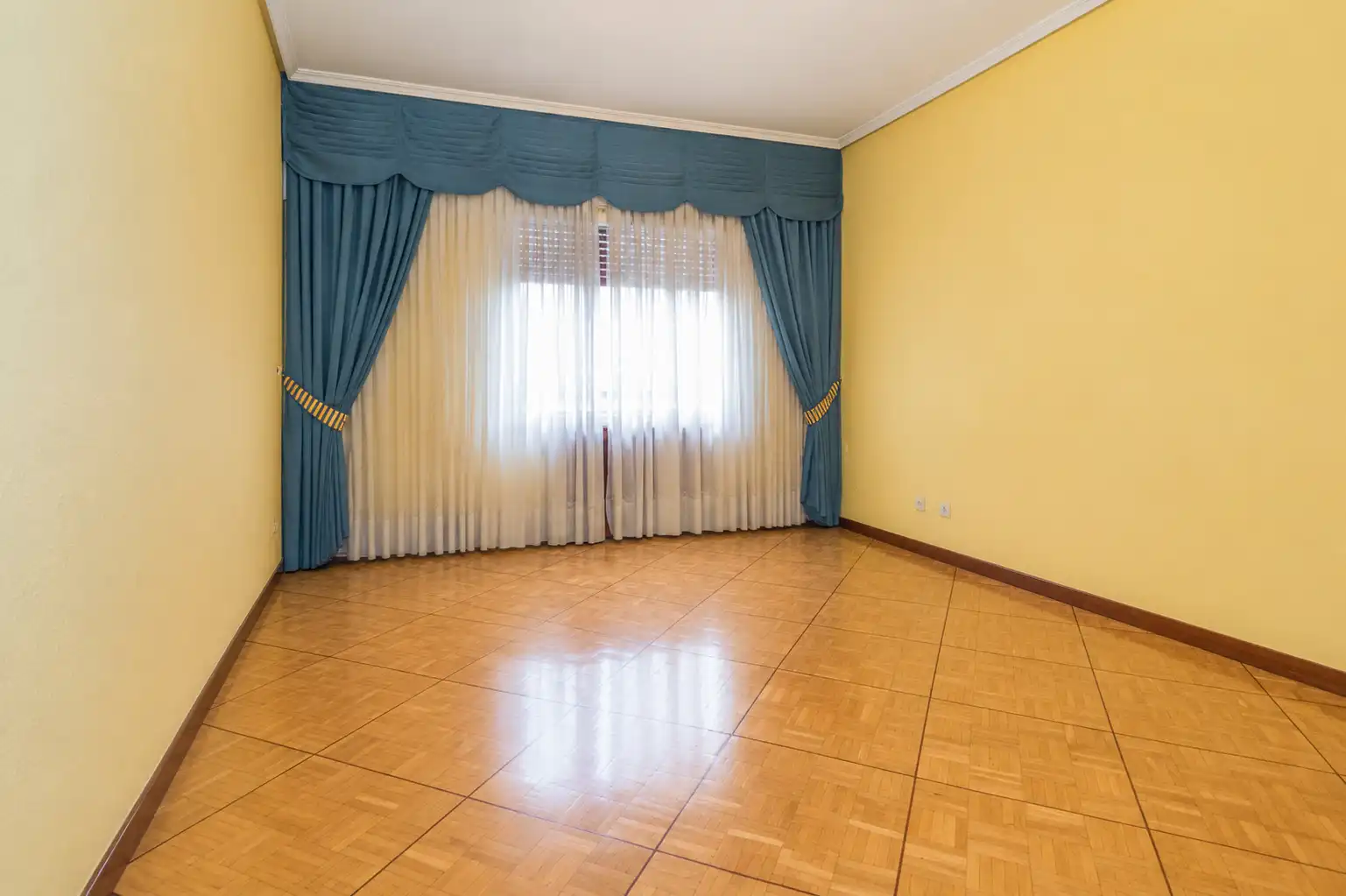 Habitación de Piso en venta en Madrid con Calefacción y Terraza
