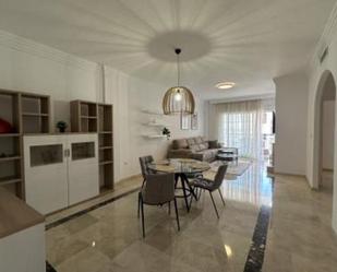 Sala d'estar de Apartament de lloguer en Marbella amb Aire condicionat, Terrassa i Piscina