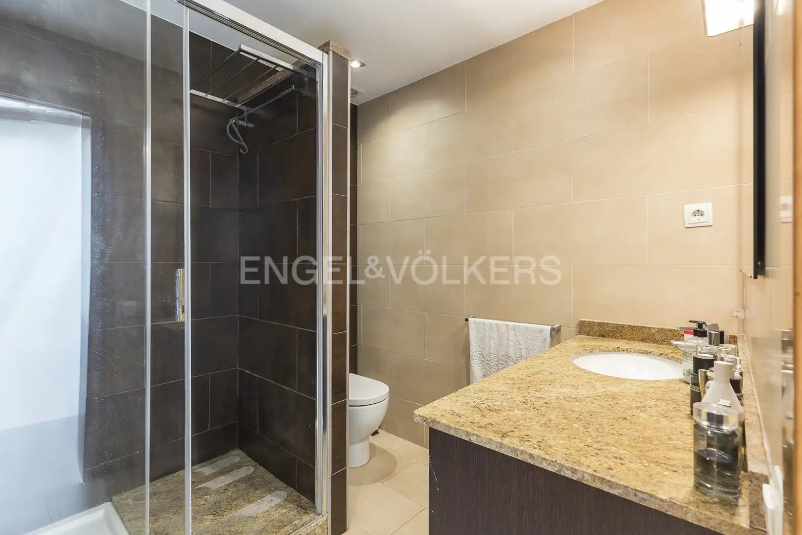 Bathroom of Houses for sale in Barcelona  with Air Conditioner, Heating and Terrace