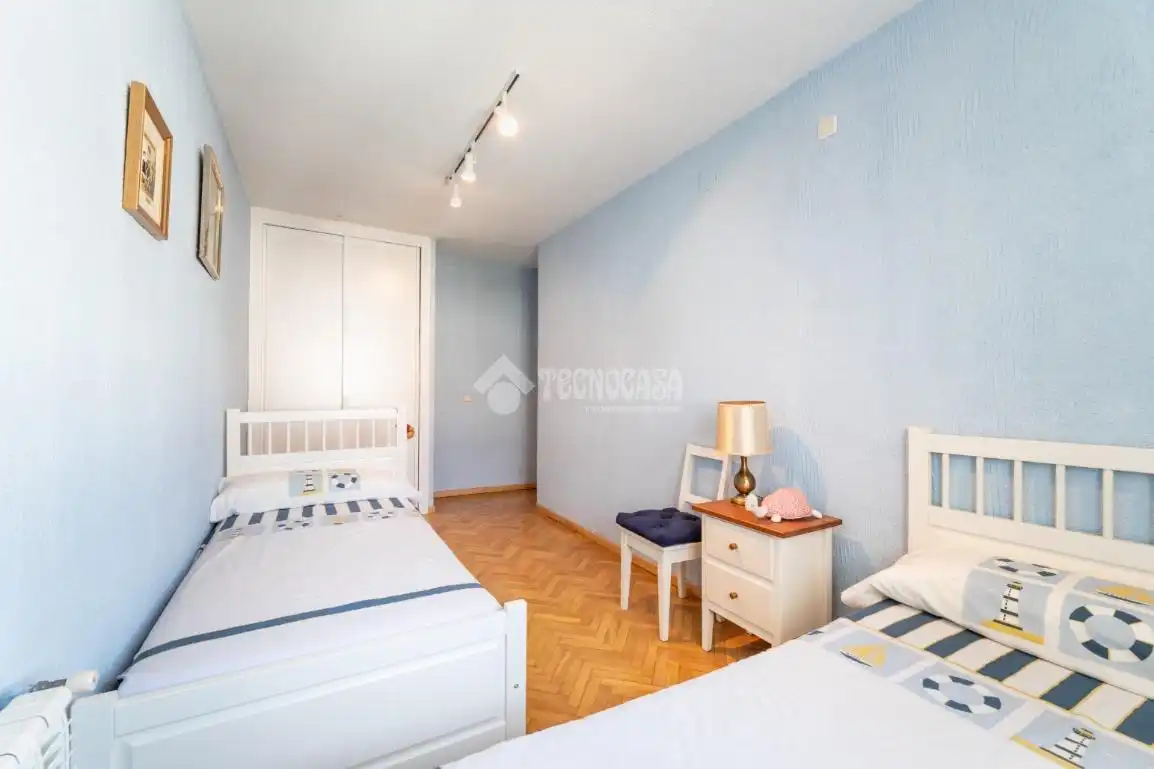 Habitación de Casa adosada en venta en Hoyo de Manzanares con Aire acondicionado, Calefacción y Jardín privado