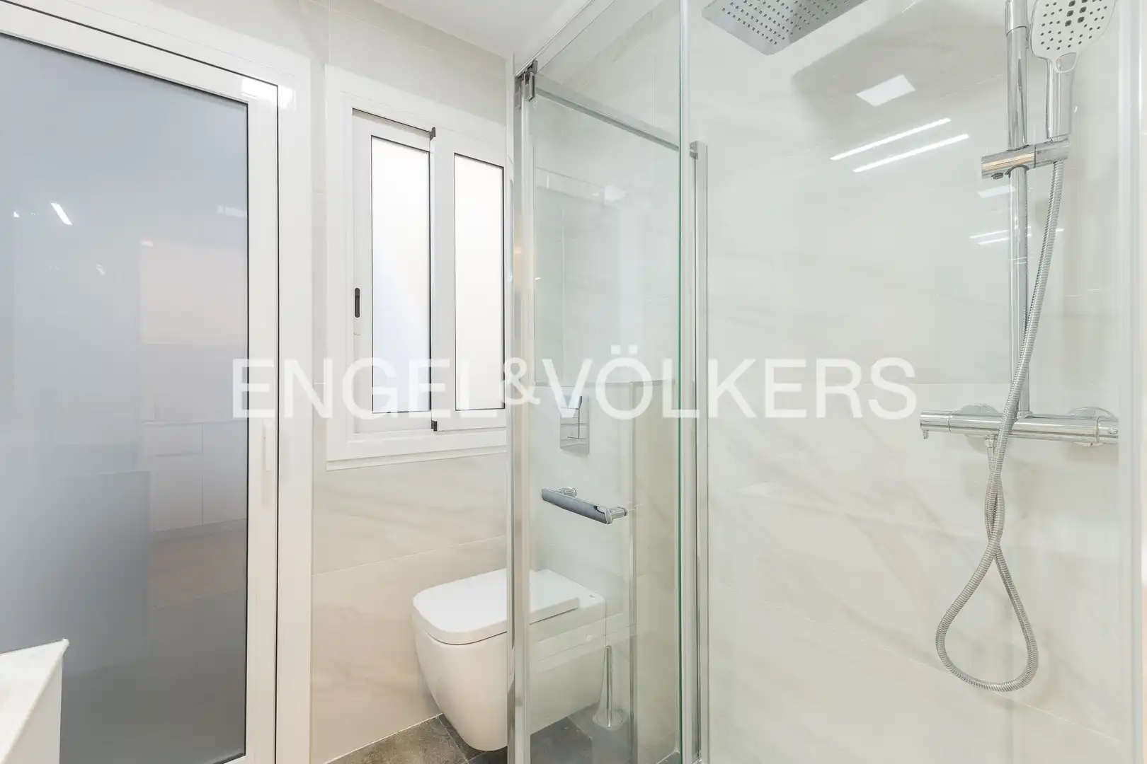 Baño de Piso de alquiler en Barcelona con Aire acondicionado y Calefacción