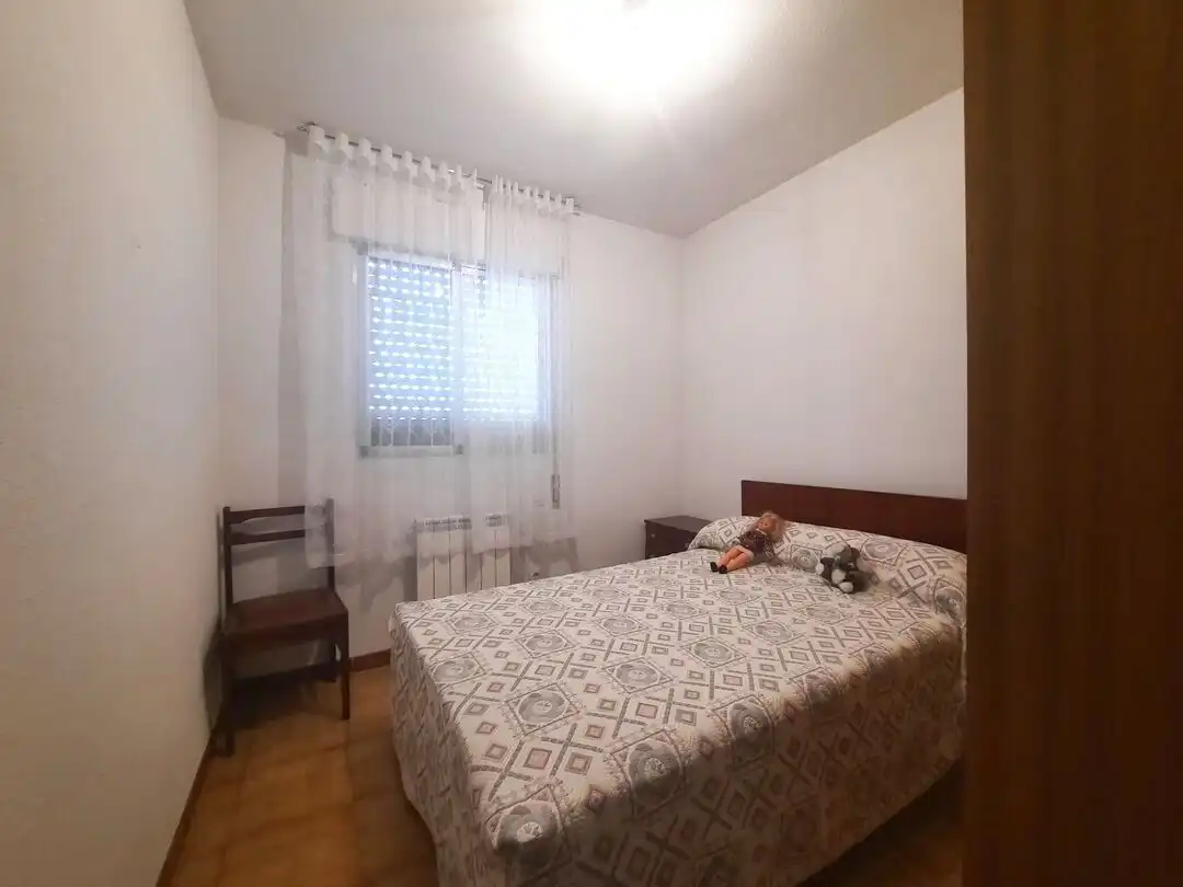 Habitación de Casa adosada en venta en Escalona con Aire acondicionado, Calefacción y Jardín privado
