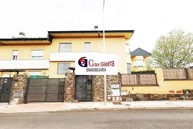 Vista exterior de Casa o chalet en venta en Madrid con Calefacción, Jardín privado y Terraza