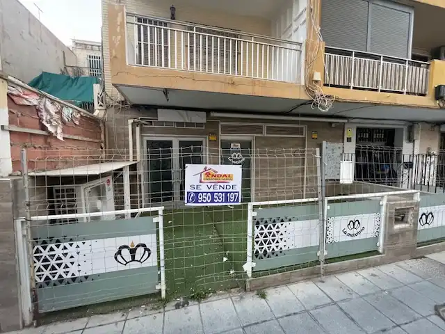 Vista exterior de Local en venta en  Almería Capital con Parquet, Terraza y Internet