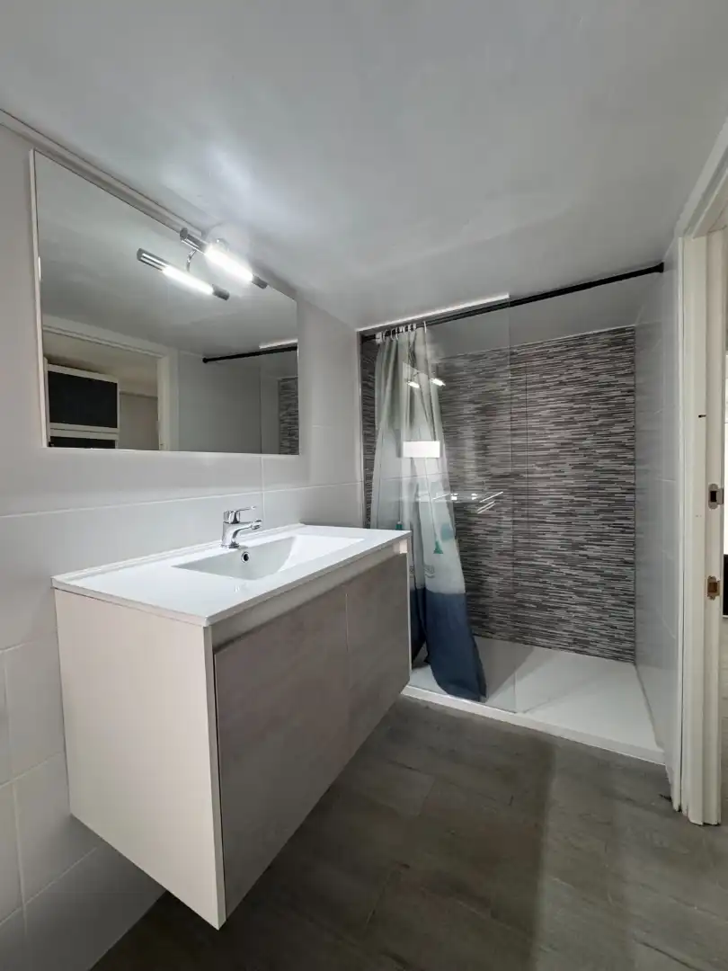 Baño de Apartamento de alquiler en Cáceres con Terraza, Amueblado y Horno