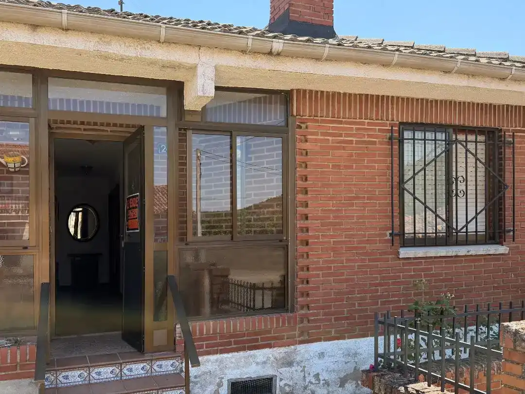 Vista exterior de Piso en venta en Contreras con Jardín privado y Amueblado