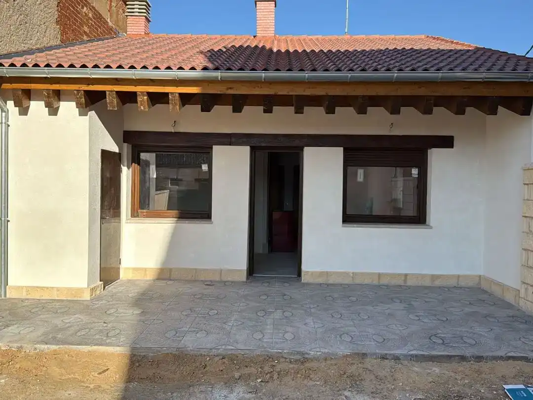 Vista exterior de Casa adosada en venta en Corral de Ayllón con Jardín privado