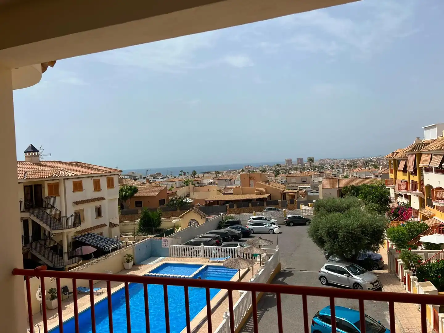 Außenansicht von Wohnungen zur Miete in Torrevieja mit Terrasse