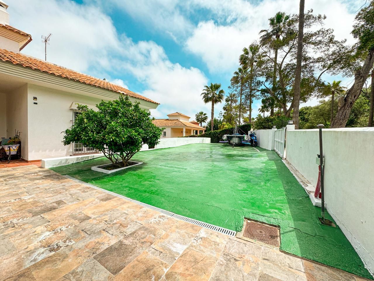 Exterior view of House or chalet for sale in Sotogrande  with Air Conditioner, Heating and Private garden