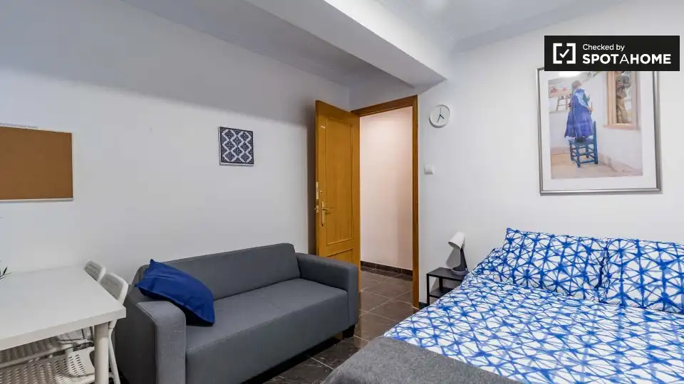 Schlafzimmer von Wohnung zur Miete in Valencia mit Klimaanlage, Heizung und Möbliert