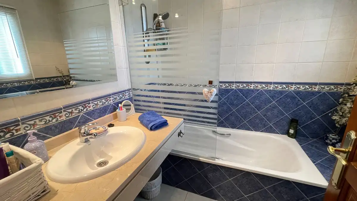 Bathroom of Houses for sale in Coín  with Air Conditioner, Storage room and Furnished
