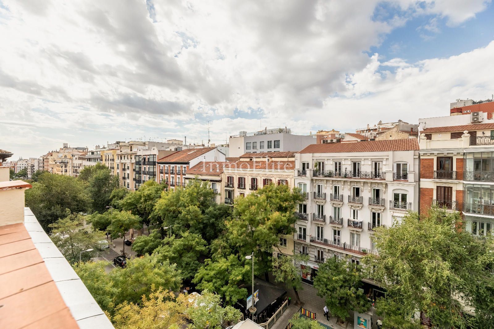 Exterior view of Attic for sale in  Madrid Capital  with Air Conditioner, Heating and Parquet flooring