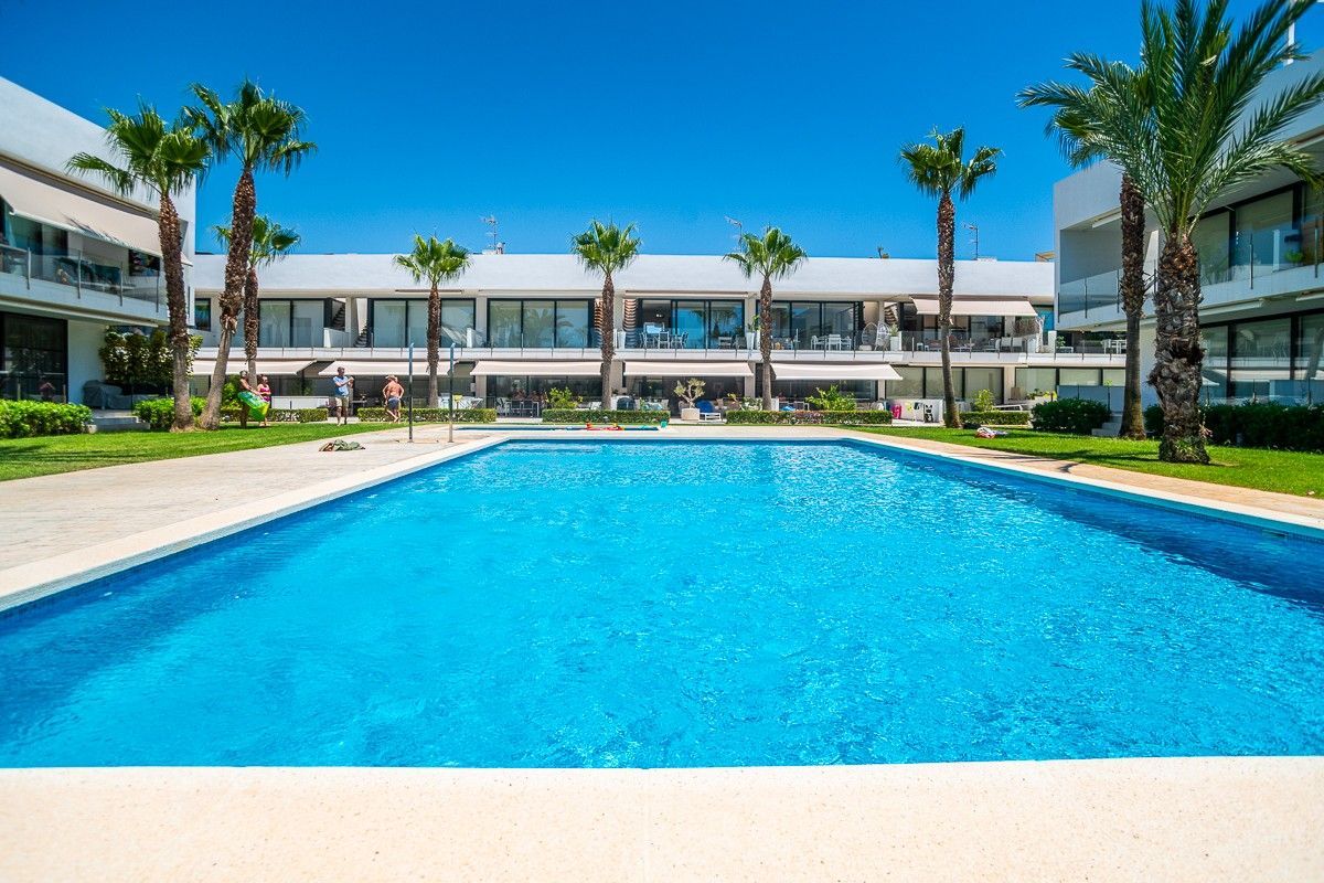 Swimming pool of Attic for sale in Cartagena  with Air Conditioner, Storage room and Community pool
