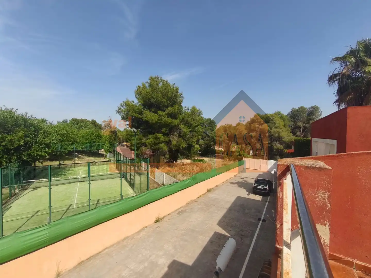 Garden of Houses for sale in Chiva  with Storage room and Swimming Pool