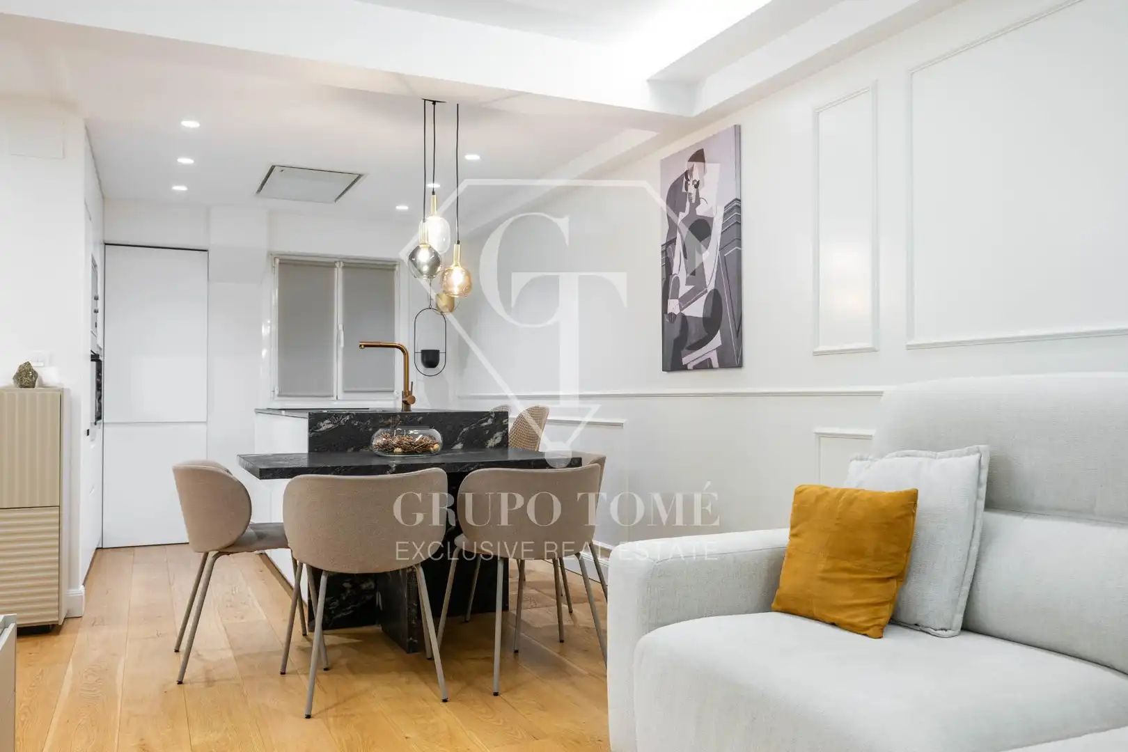 Comedor de Piso en venta en Donostia - San Sebastián  con Calefacción y Balcón