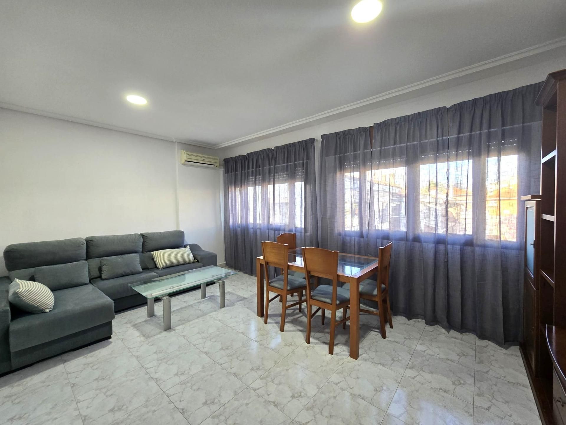 Sala d'estar de Pis de lloguer en Plasencia amb Aire condicionat, Traster i Moblat