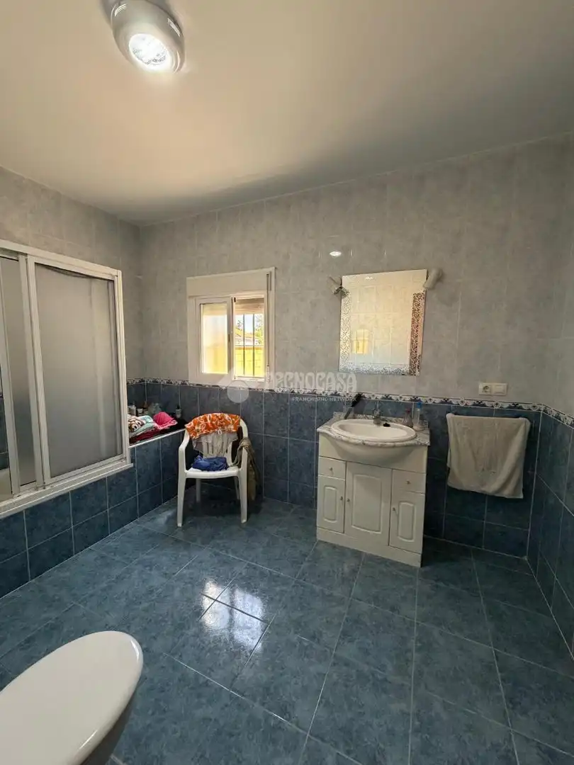 Bathroom of Country homes for sale in Utrera  with Air Conditioner, Heating and Swimming Pool
