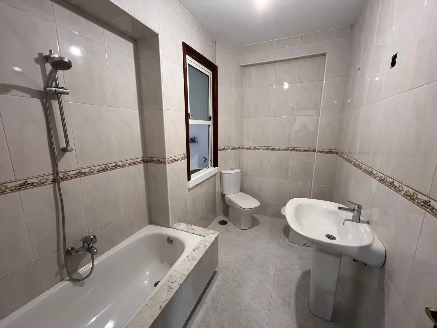 Badezimmer von Wohnung zum Verkauf in Arteixo mit Heizung