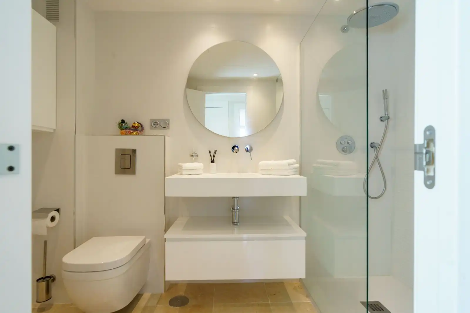 Badezimmer von Wohnung zum Verkauf in Benahavís mit Terrasse, Abstellraum und Möbliert