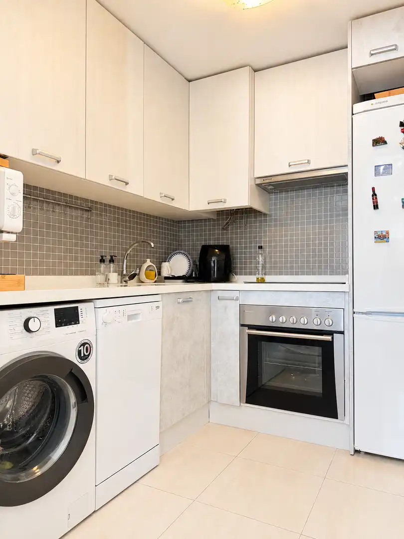 Cuina de Apartament en venda en Roquetas de Mar amb Aire condicionat, Terrassa i Moblat