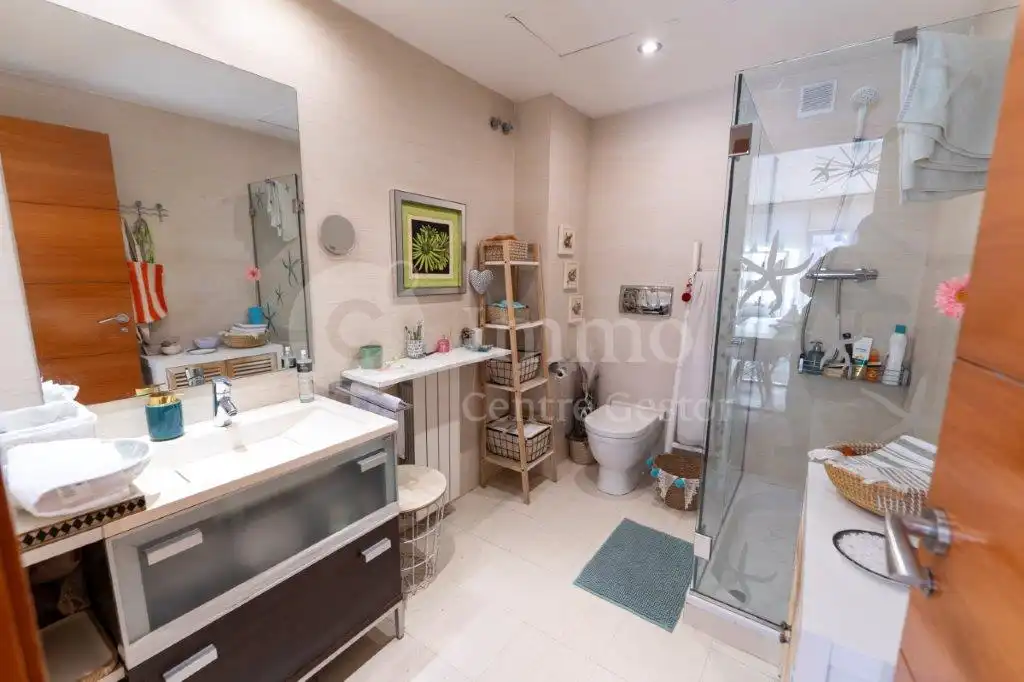 Baño de Dúplex en venta en Lleida con Aire acondicionado, Calefacción y Parquet
