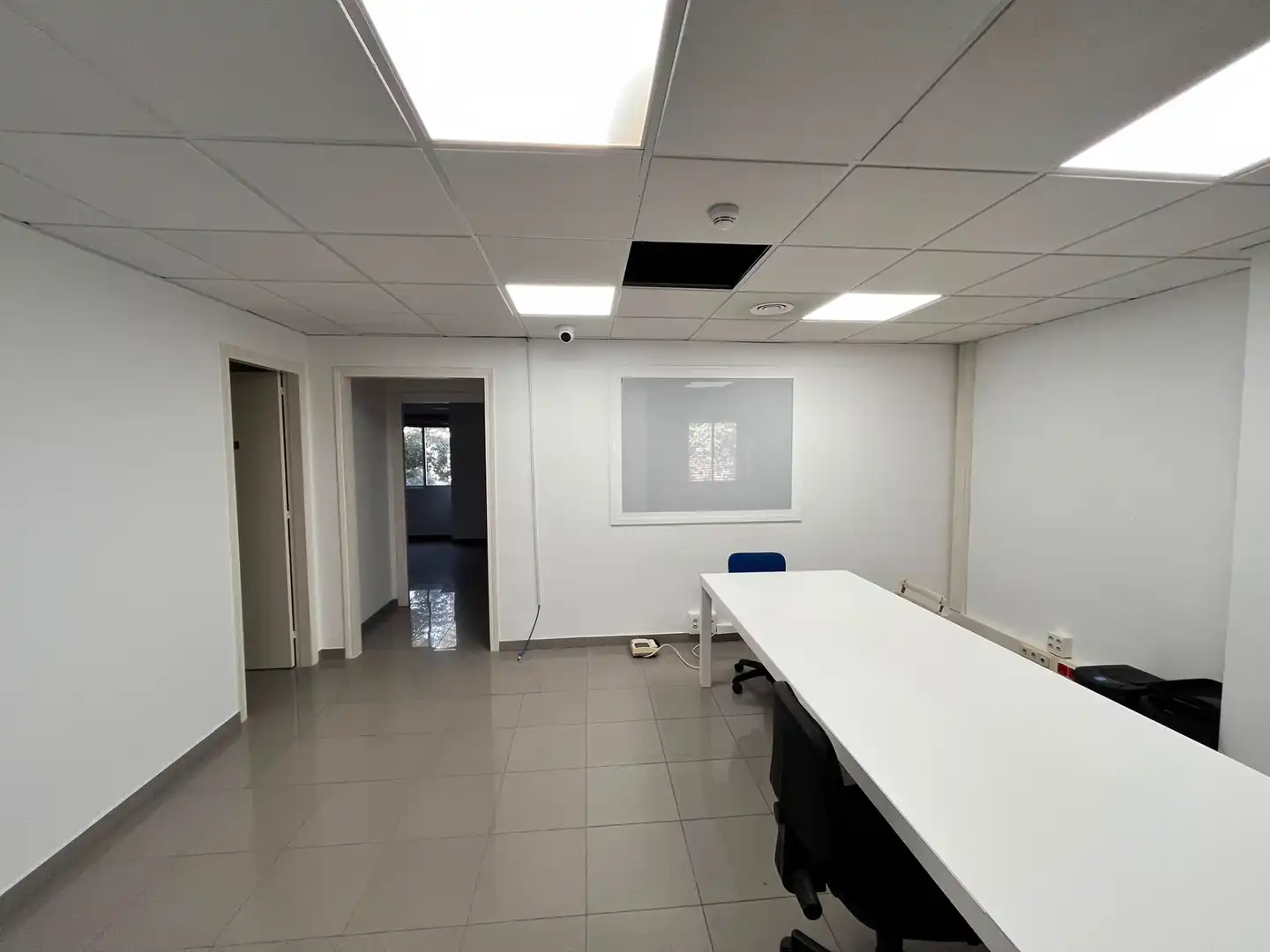 Nau industrial de lloguer en Barcelona amb Calefacció i Alarma