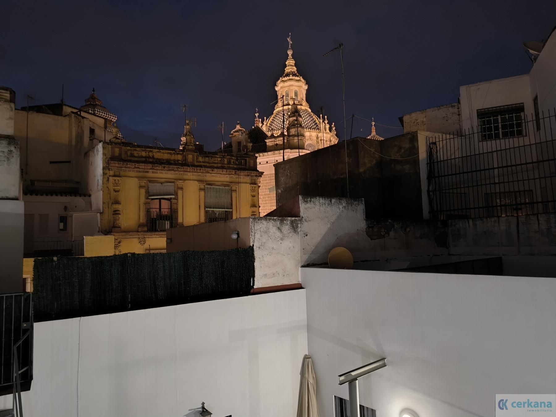 Vista exterior de Estudio en venta en  Sevilla Capital con Aire acondicionado