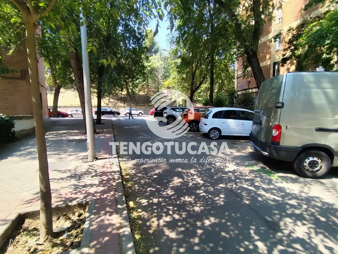 Aparcament de Pis en venda en Madrid amb Aire condicionat, Calefacció i Jardí privat