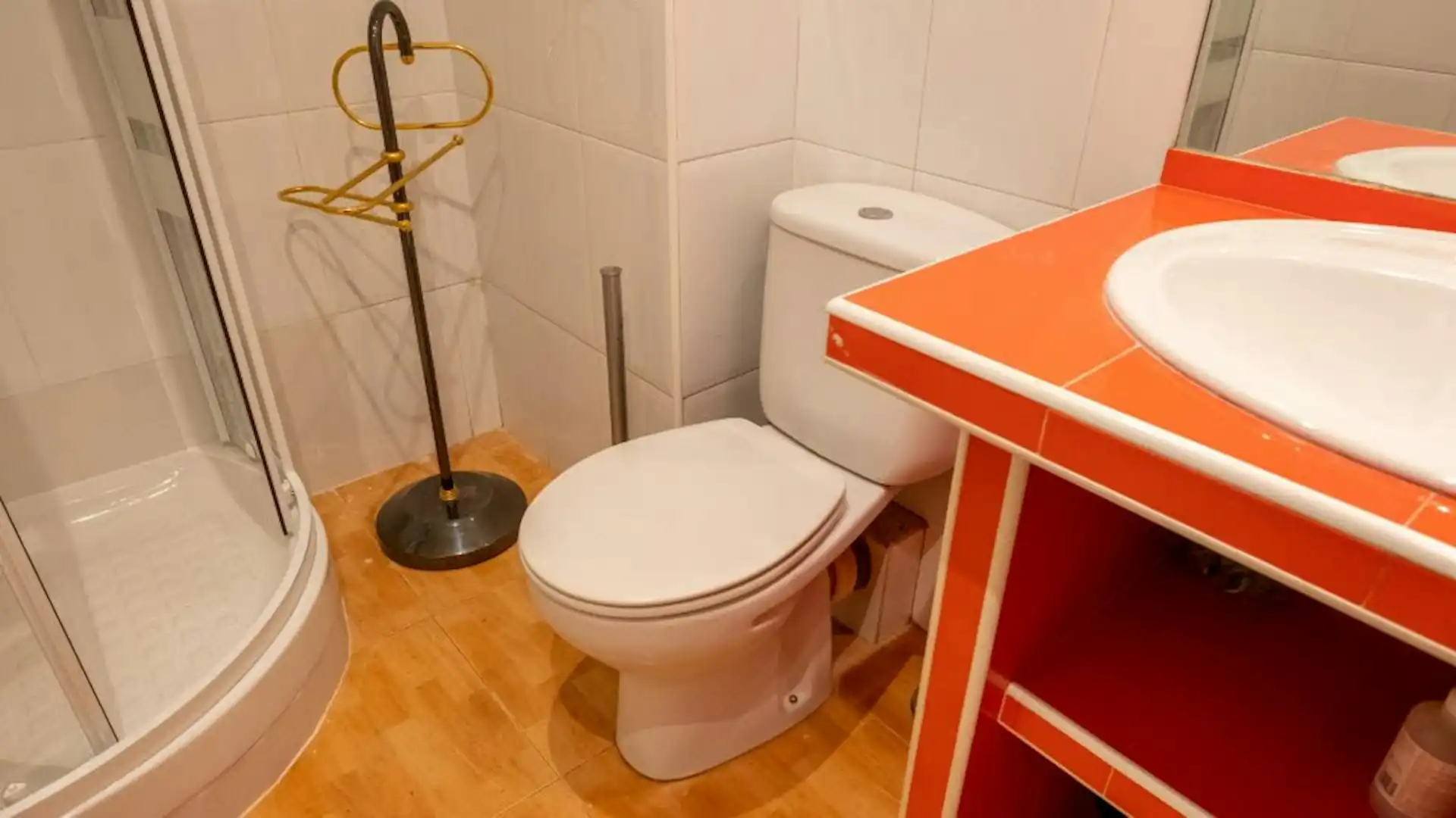 Bathroom of Flat for rent in Madrid  with Heating, Furnished and Washing machine