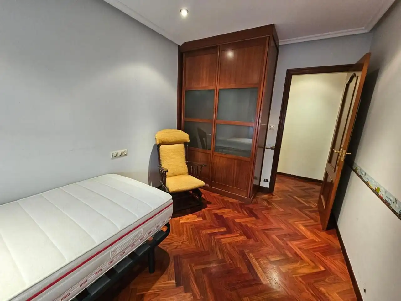 Bedroom of Flat for rent in Ourense Capital   with Heating, Parquet flooring and Furnished