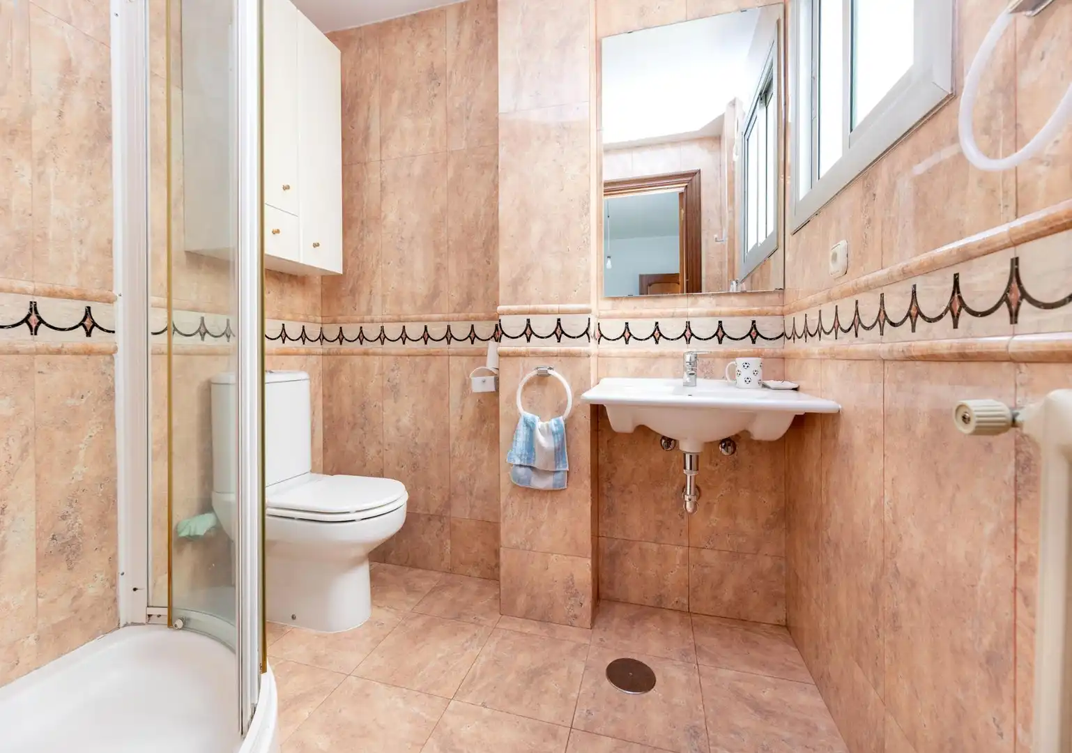 Bathroom of Flat for sale in Granada  with Terrace, Storage room and Balcony