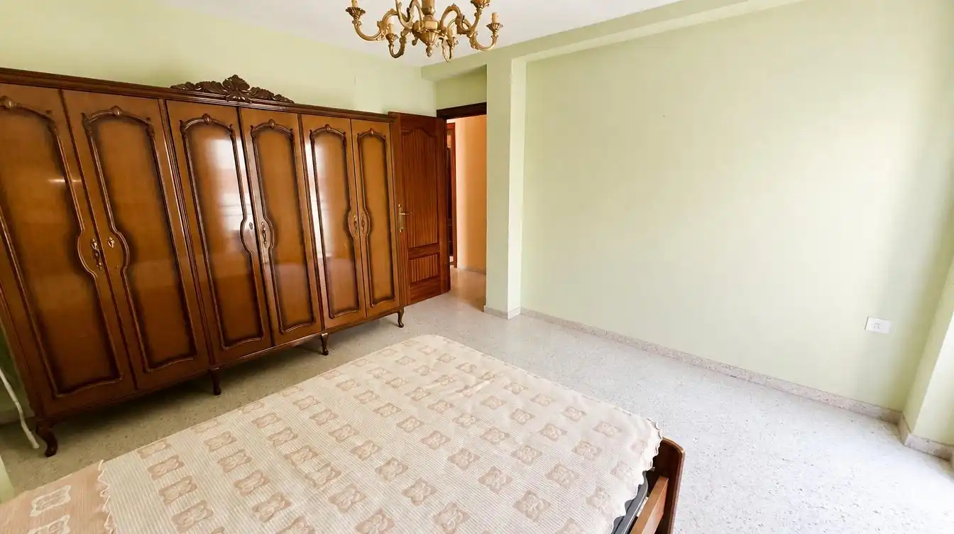 Bedroom of Flat for sale in Granada  with Heating, Furnished and Balcony