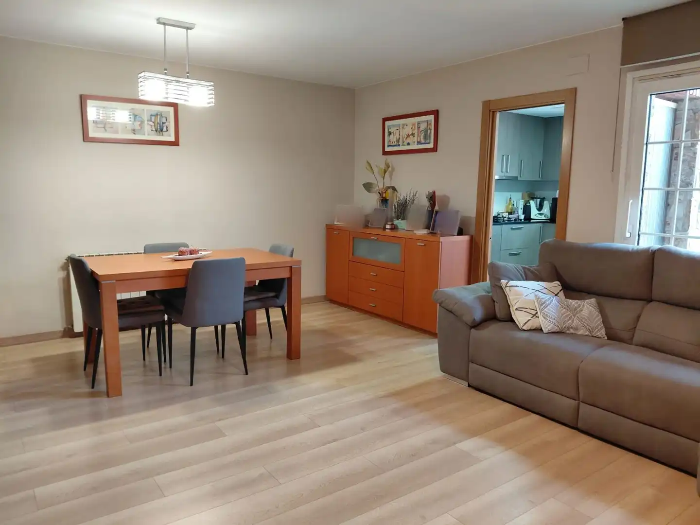 Sala d'estar de Casa adosada en venda en Parets del Vallès amb Aire condicionat, Calefacció i Piscina