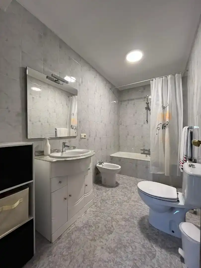 Baño de Casa o chalet de alquiler en Calvarrasa de Abajo con Jardín privado, Piscina y Amueblado