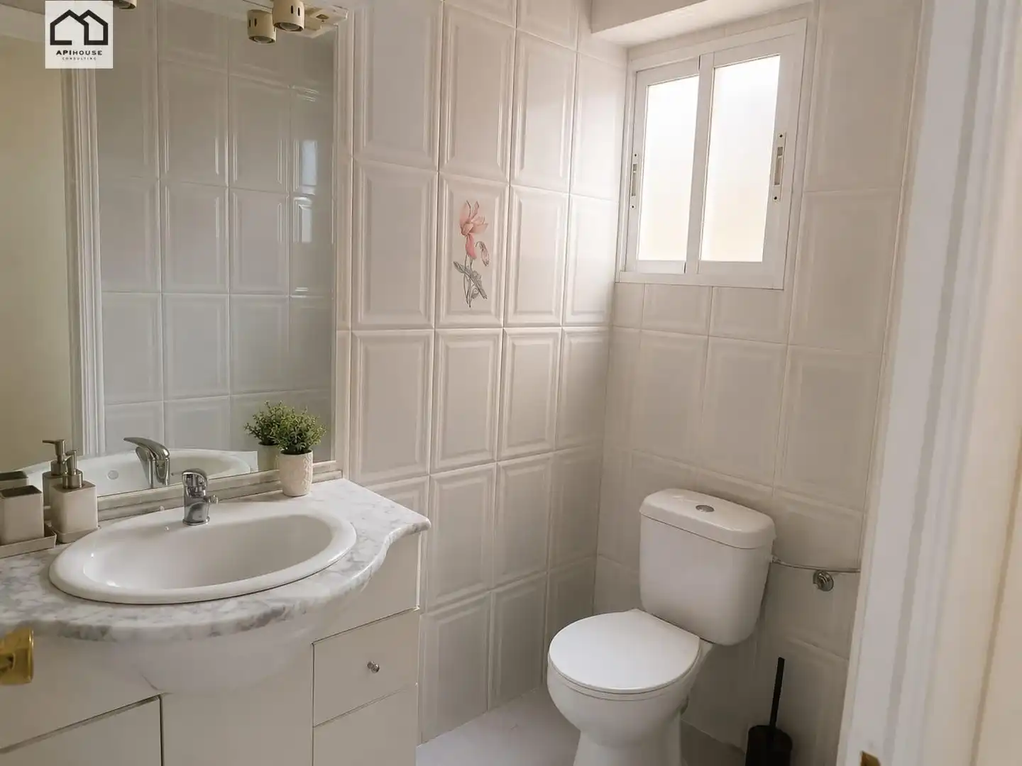 Badezimmer von Wohnung zum Verkauf in Salinas mit Möbliert
