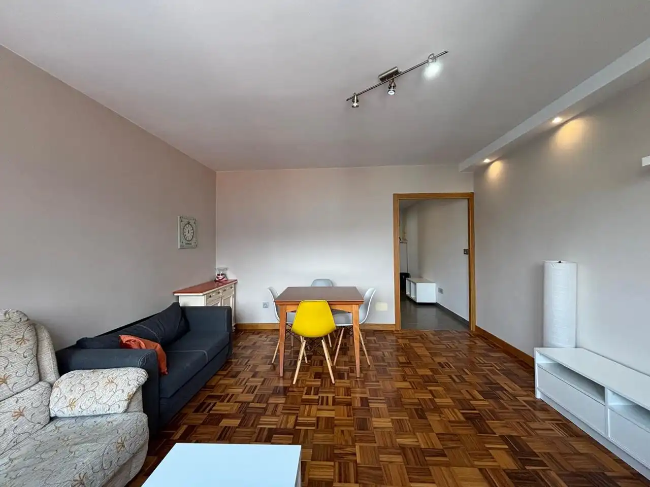 Wohnzimmer von Wohnung zur Miete in A Coruña Capital  mit Heizung