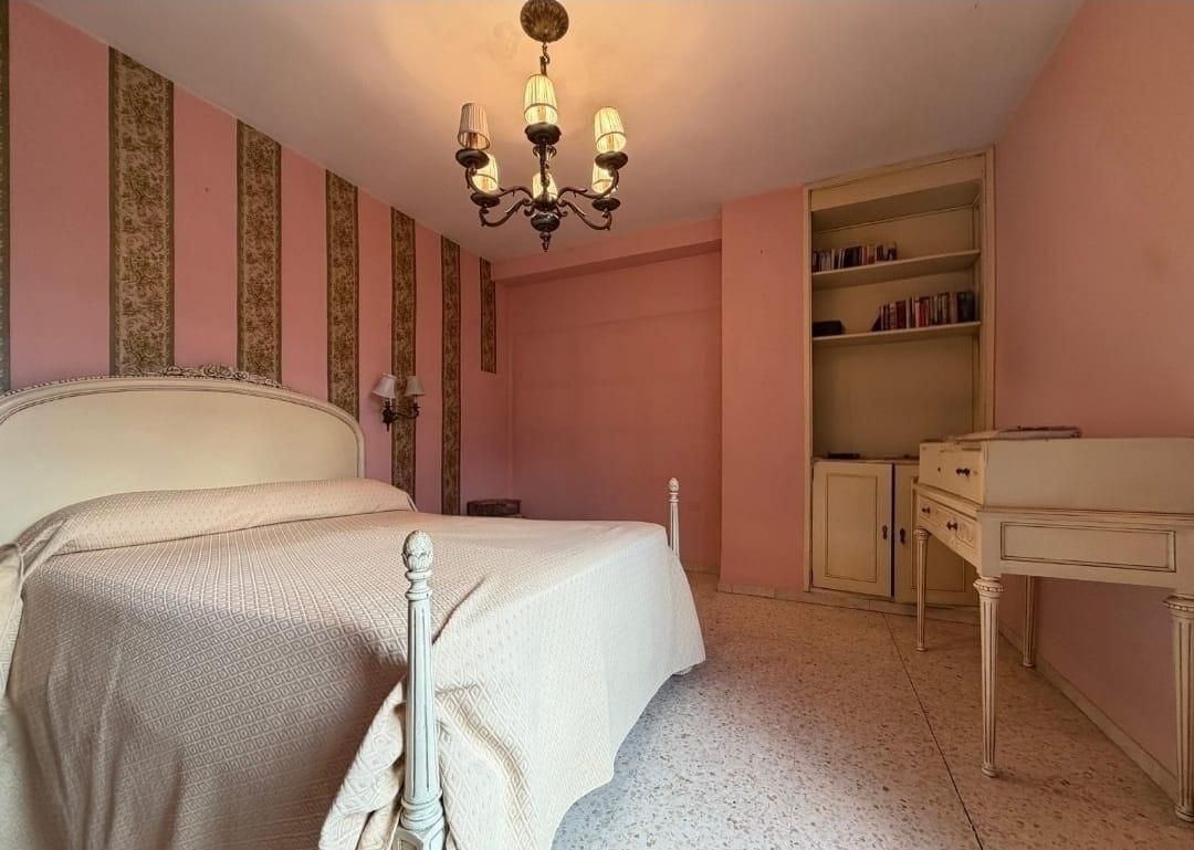 Dormitori de Pis en venda en  Sevilla Capital amb Aire condicionat i Balcó