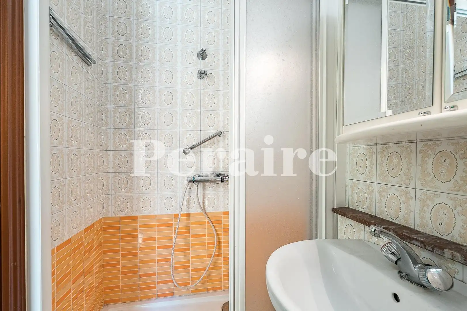 Badezimmer von Wohnung zum Verkauf in Barcelona mit Klimaanlage, Heizung und Parkett