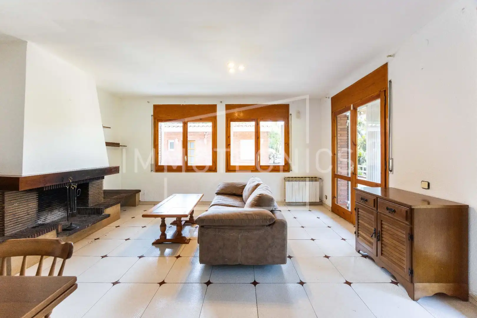 Sala d'estar de Casa o xalet en venda en Arenys de Munt amb Aire condicionat, Calefacció i Jardí privat