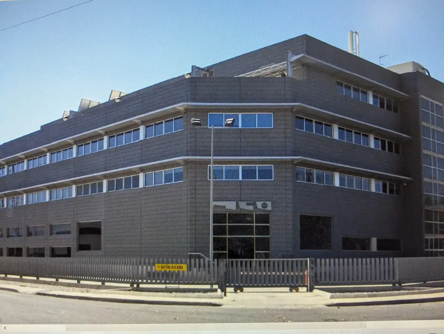 Local comercial de lloguer a Avenida Ojos Negros 41