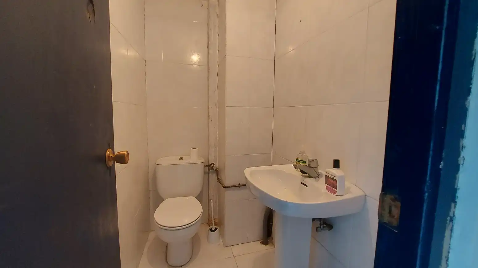 Badezimmer von Fabrikhallen zur Miete in  Logroño