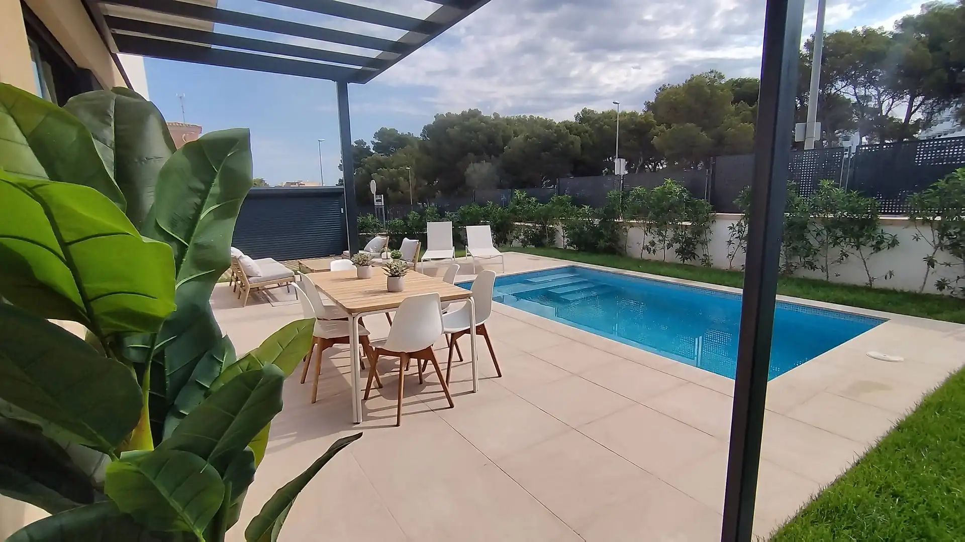 Piscina de Casa adosada en venda en Llucmajor amb Aire condicionat, Calefacció i Jardí privat