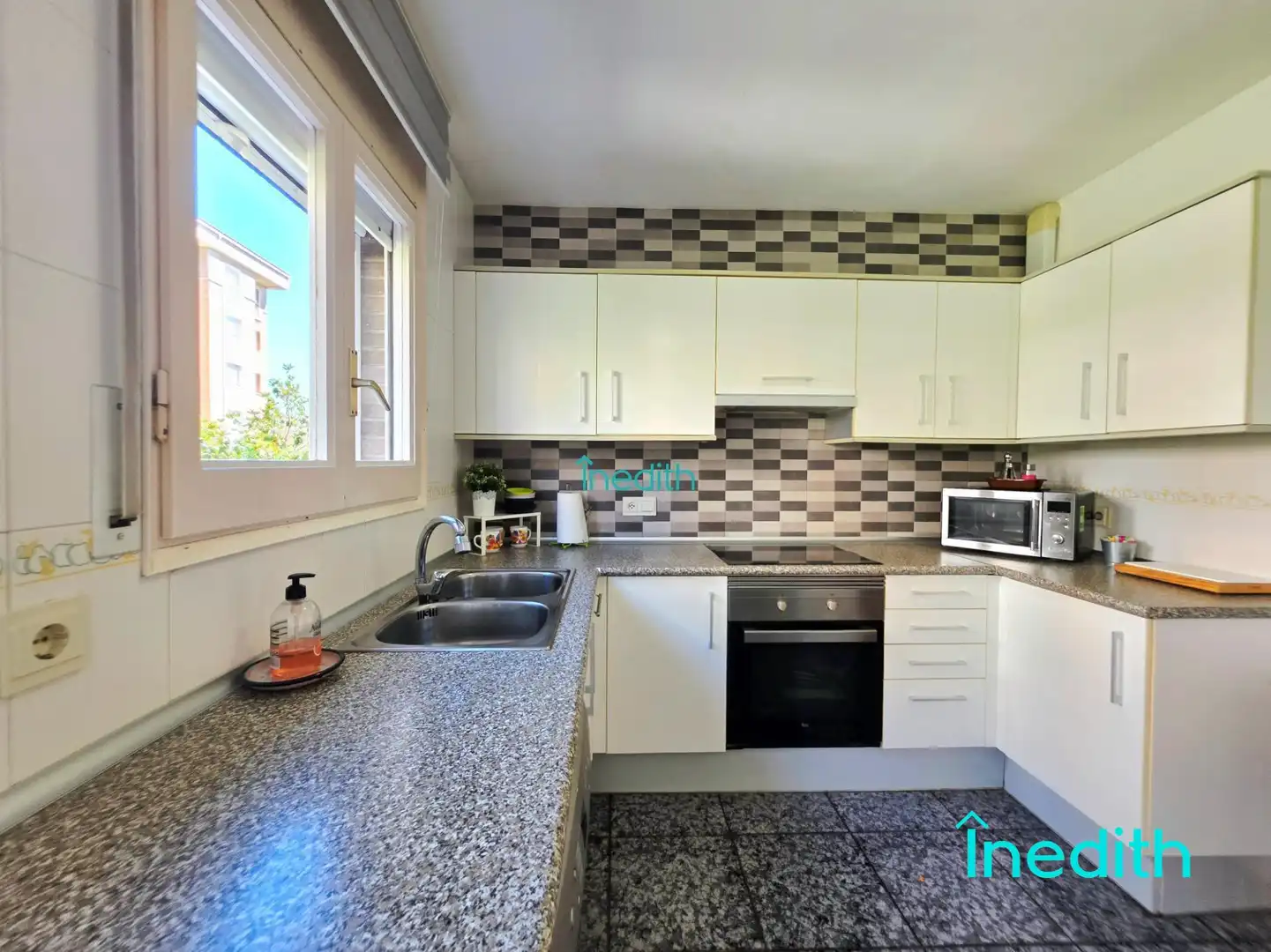 Cocina de Casa o chalet en venta en Viladecans con Calefacción, Jardín privado y Terraza