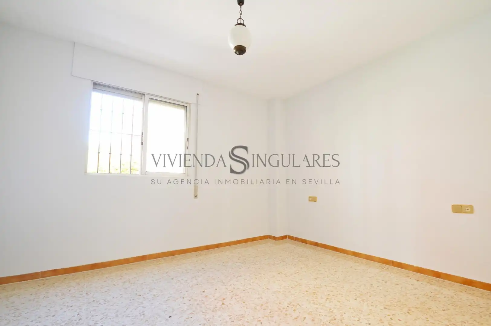 Bedroom of Flat for sale in Sevilla  with Air Conditioner, Private garden and Terrace
